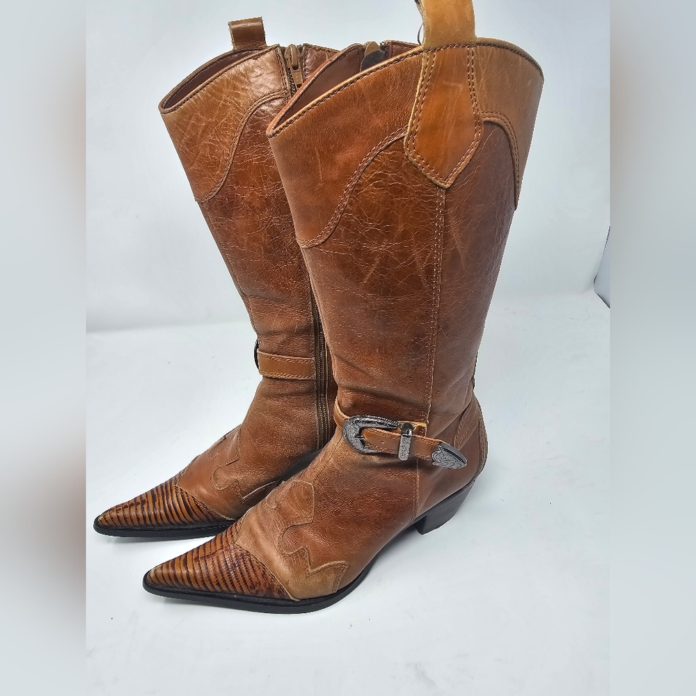 STEVEN by Steve Madden. Vintage Western boots. Side zipped. Brownish umber.  8.